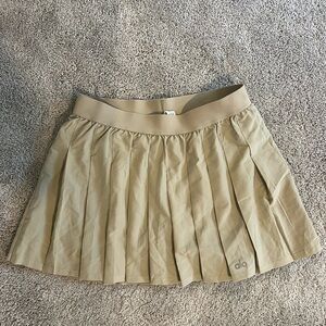 ALO Yoga Pleated Athletic Skort in Khaki